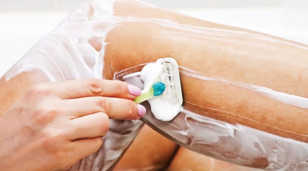 女生为什么大热天穿长袖,夏天到了为什么女生喜欢穿热裤