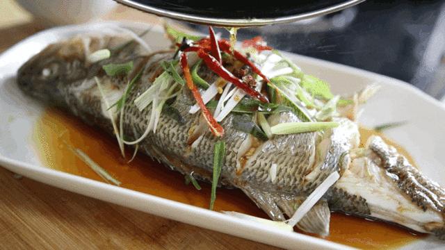 清蒸鱼的关键小技巧分享给大家,清蒸鱼的正确方法简单的