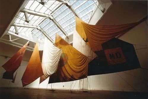 “贫穷艺术”创始人切兰特因新冠去世，这个并不贫穷的艺术运动为何伟大？