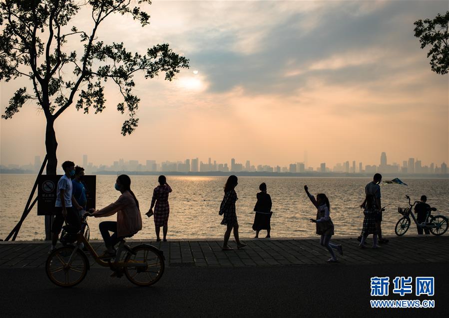 习*平近**总书记关切事丨疫情防控不减压复工复产正加速