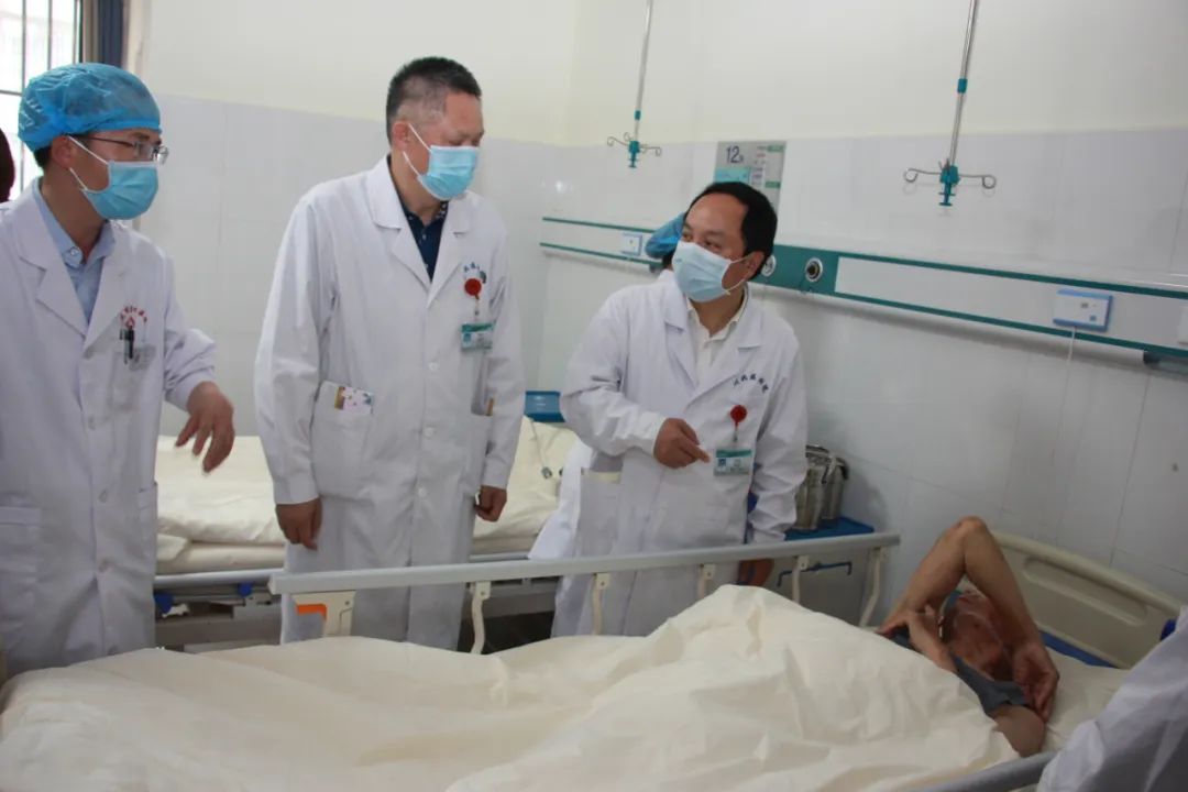 南充这两家医院成功“联姻”！三甲医疗专家定期坐诊，老百姓看病更方便了——