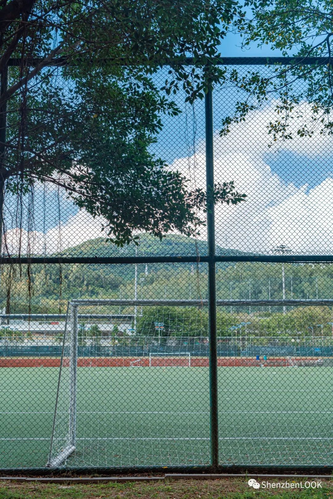 严浩翔说look这是tnt什么舞台,look这是什么牌子的包包