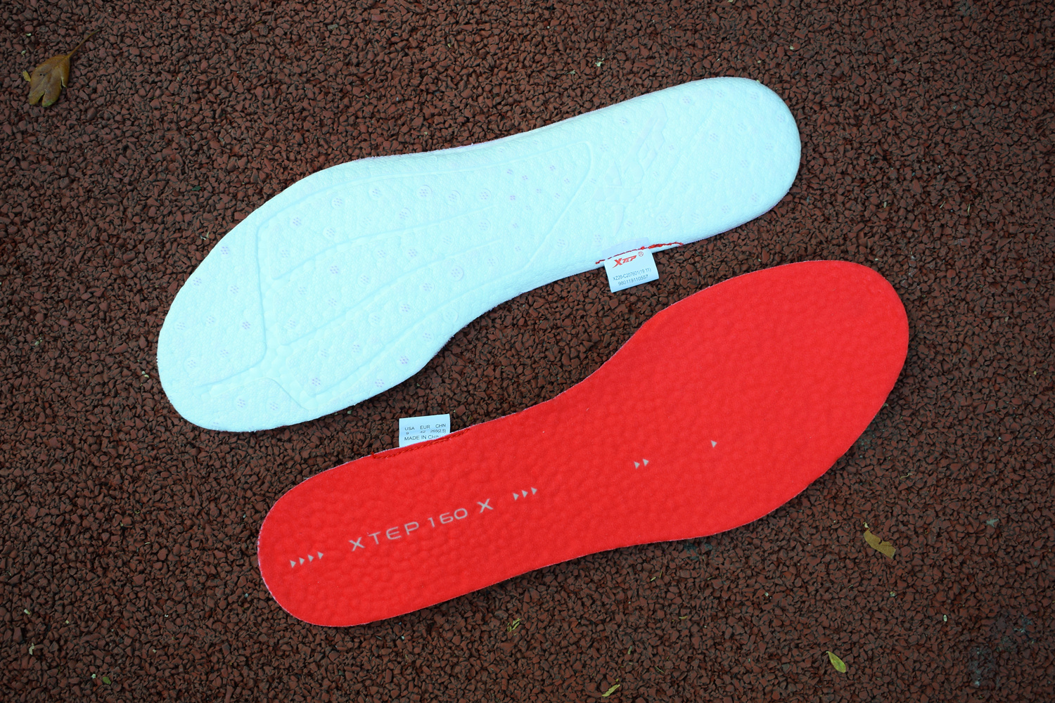 新势力跑鞋测评,飞飚future1.5和特步160x3.0pro选哪个