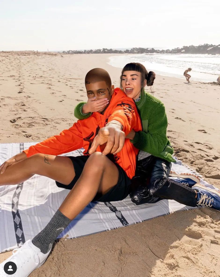 虚拟偶像和真人偶像的区别是什么,跟真人一样的虚拟人短视频