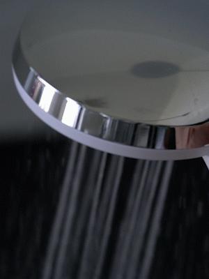 花洒一键除垢怎么用,自动除垢的花洒好用吗