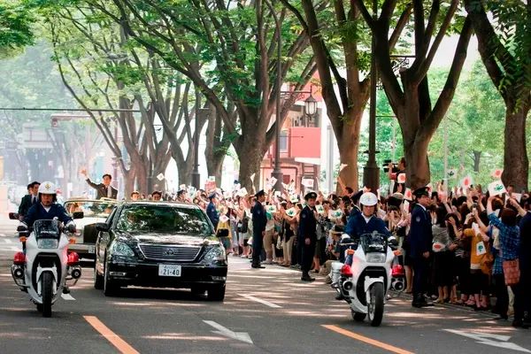 各自忙乱互相牵挂下一句是什么,成年人之间的感情参杂着