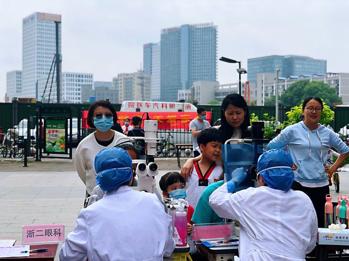 爱眼日眼健康筛查公益活动,免费视力检查爱眼护眼