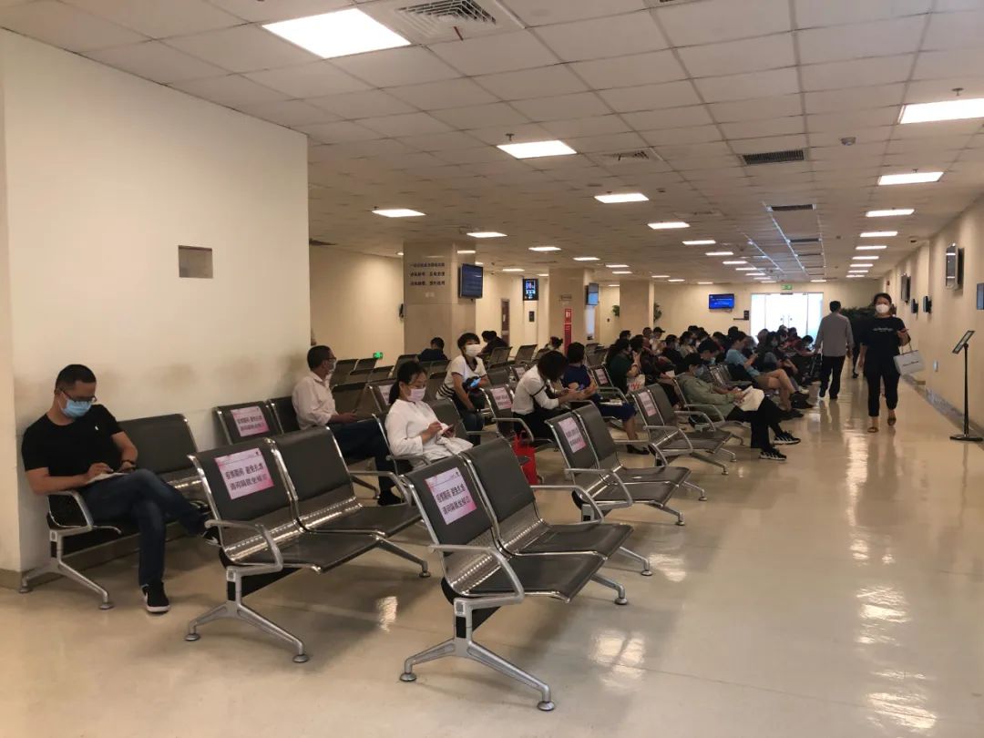 焗油后眼睛肿了,焗油过敏眼睛肿多长时间可以好