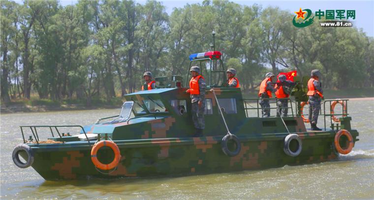 初夏,额河卫士这样在额尔齐斯河畔进行边境巡护