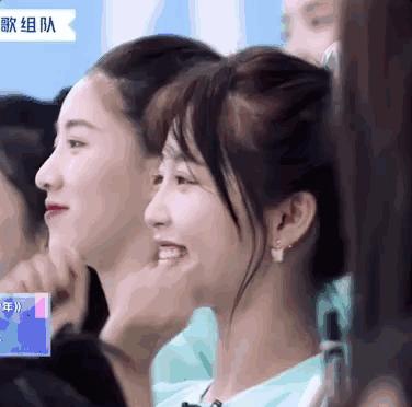 jennie最新配饰,jennie蝴蝶结半扎发