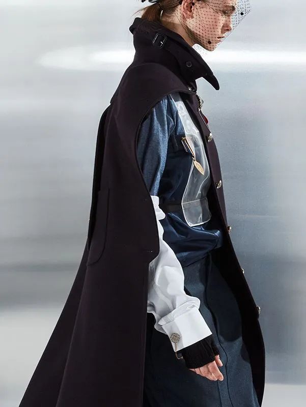 周雨彤泪沟神器,周雨彤的泪沟神器