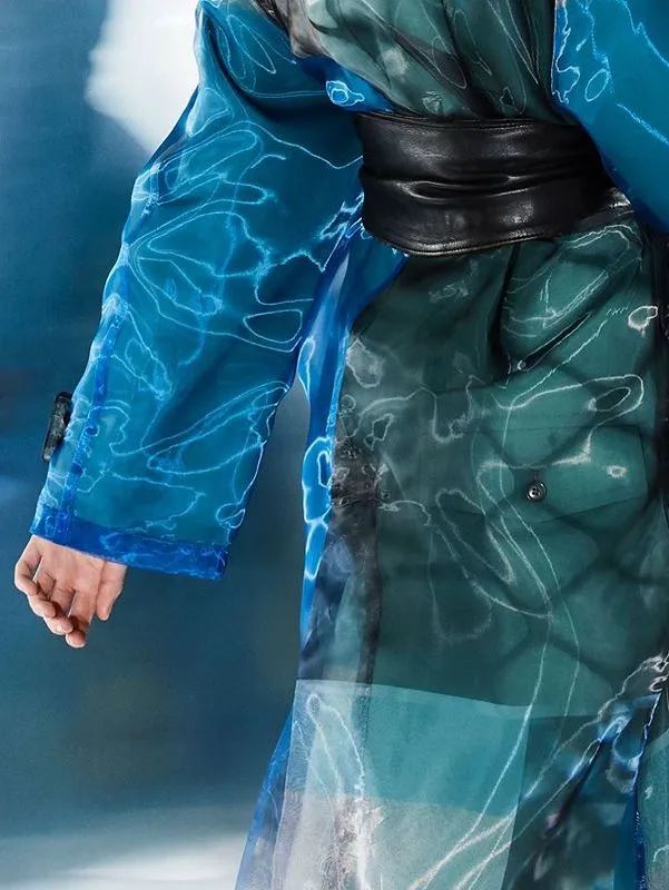 周雨彤泪沟神器,周雨彤的泪沟神器