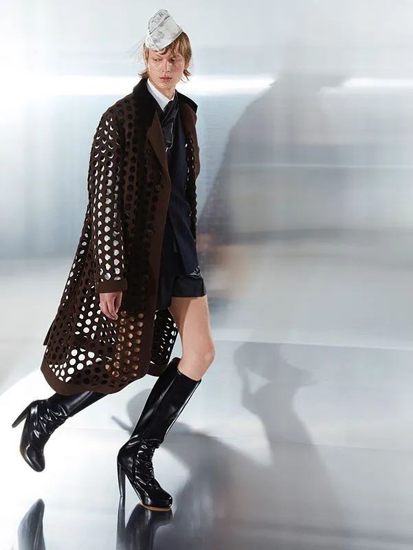 周雨彤泪沟神器,周雨彤的泪沟神器