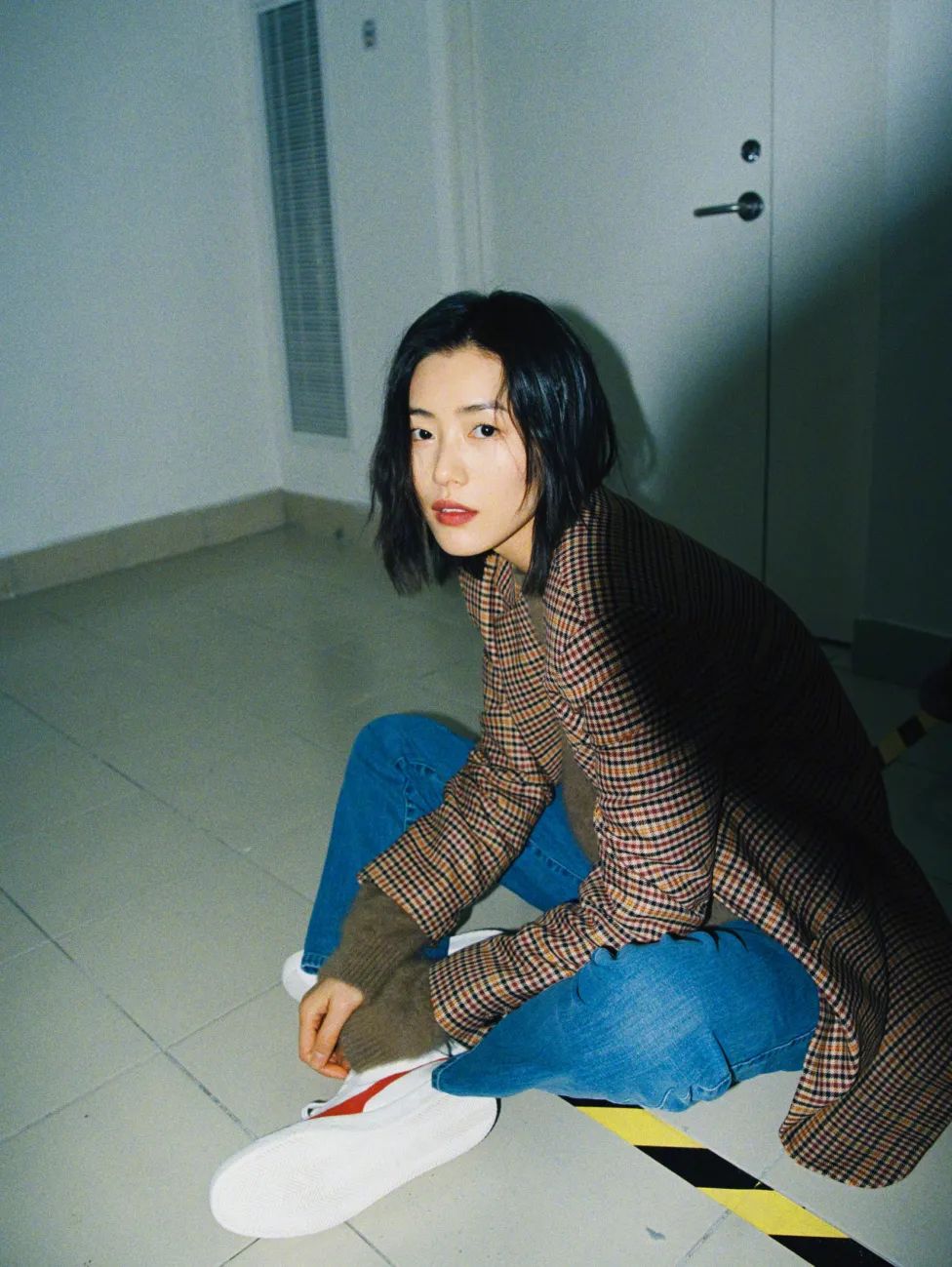 开完双眼皮为什么要往上看,开过的双眼皮可以再埋线吗