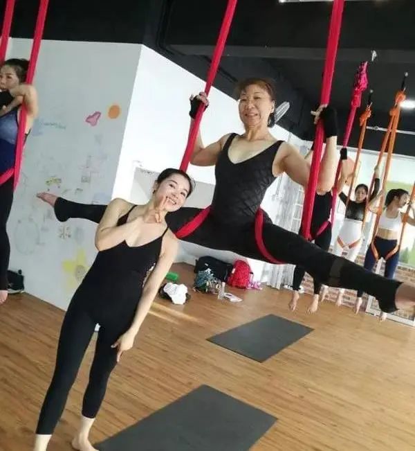 黄奕刘涛的瑜伽是真的吗,黄奕和刘涛的瑜伽