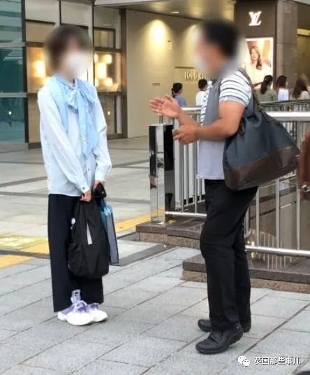 20多岁男爱豆遭47岁已婚男董事*规则潜**整整一年？又被文春锤死了