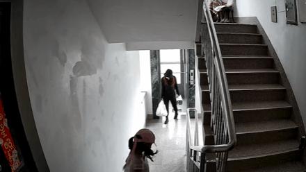 暖哭！“快递叔叔救妈妈danwu送空调，请您别怪他”