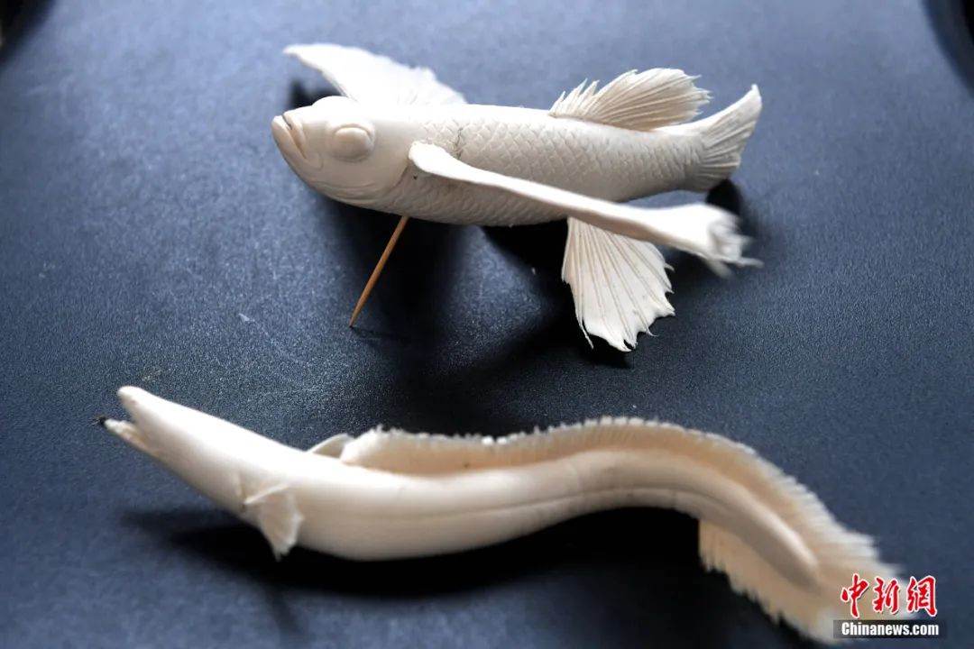 给他一坨面，他能给你整个海洋……