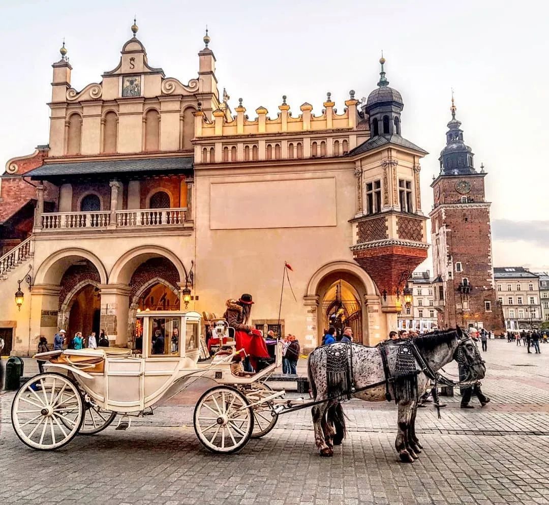 走过这些广场，心中便有“天下”