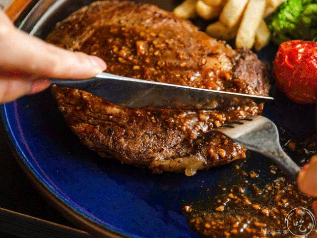 太刚了！这店居然敢开在「中国第一夜店」楼下...