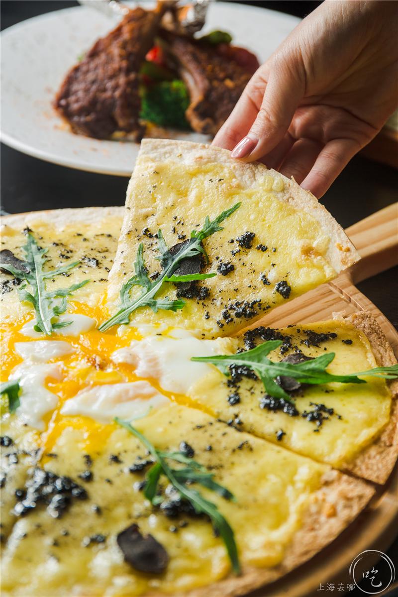 太刚了！这店居然敢开在「中国第一夜店」楼下...