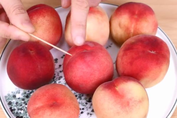 桃子怎样插牙签,桃子上供有啥寓意