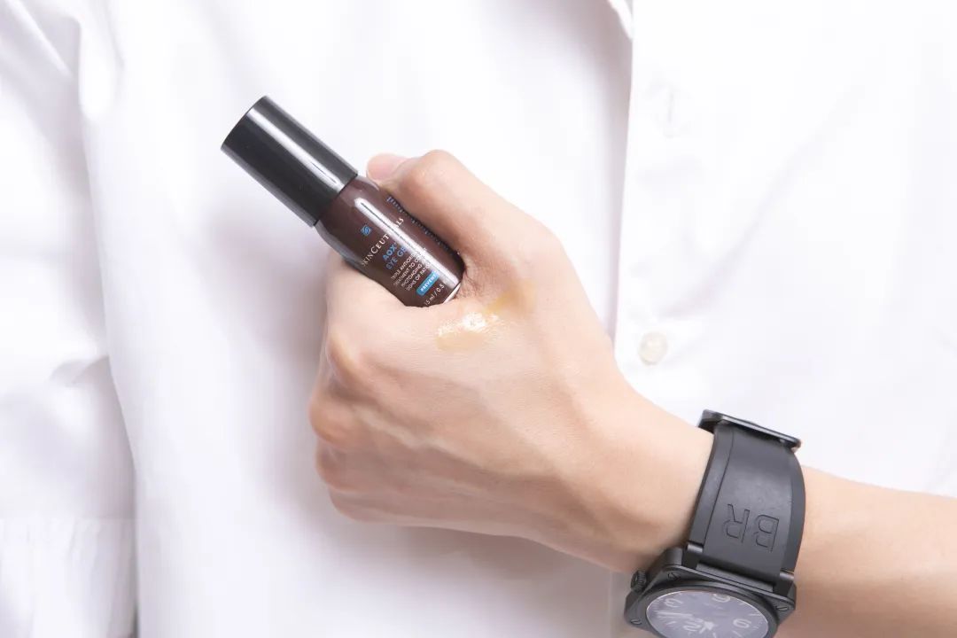 两边黑眼圈程度不一样,黑眼圈的秘密暴露了一个真相