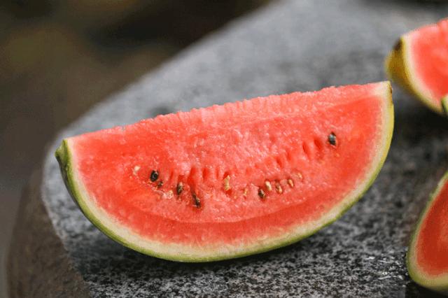 玉环头闻丨西瓜免费吃！免费送！吾悦这是什么惊天福利