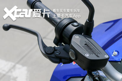 宝马f900r旅行版和运动版怎么选,新款宝马大小眼街车