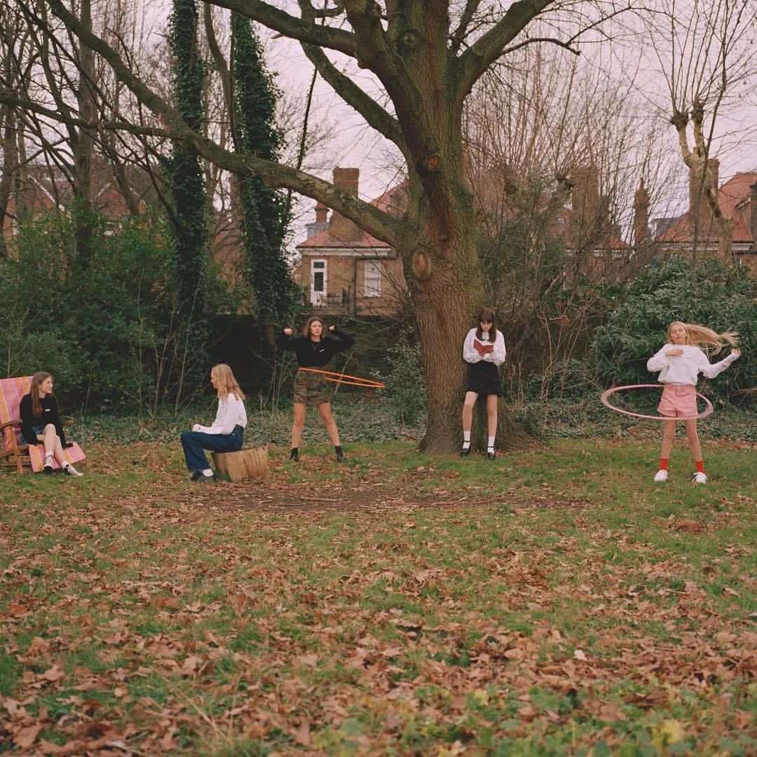 blackpink泫雅摆尾,blackpink全员观看泫雅舞台