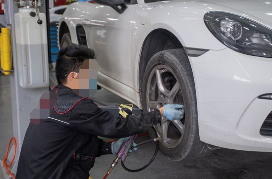 718boxster舒适体验,保时捷718boxster保养时打开敞篷