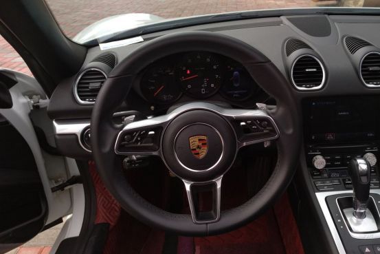 718boxster舒适体验,保时捷718boxster保养时打开敞篷