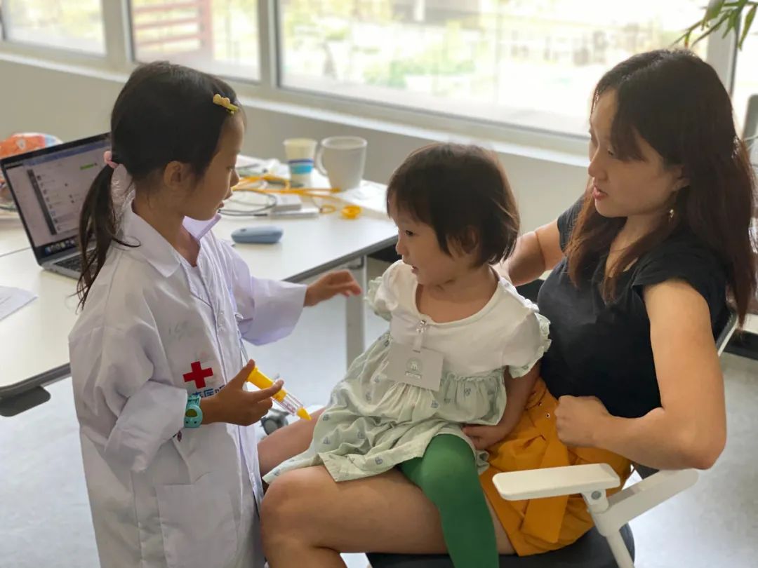 自从入了这个盒子，娃就沉迷于当医生、做手术，完全不理我