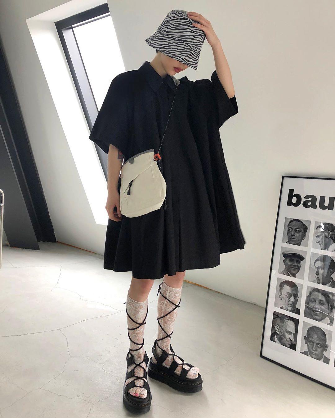 王一博虞书欣芒果台,王一博穿几款防晒衣