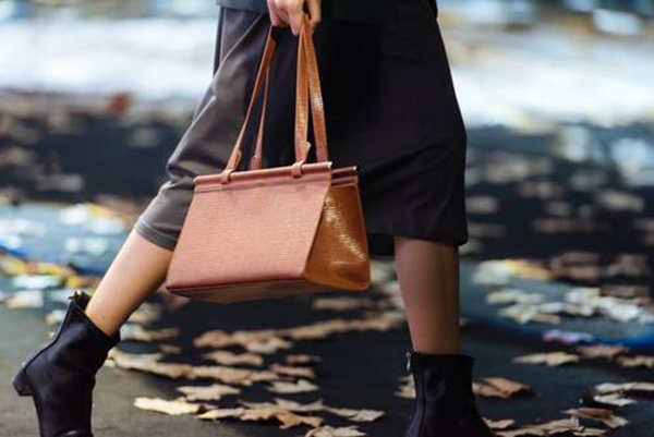 鏌犳缁胯尪鏃惰,鏌犳缁胯尪鏈嶉グ