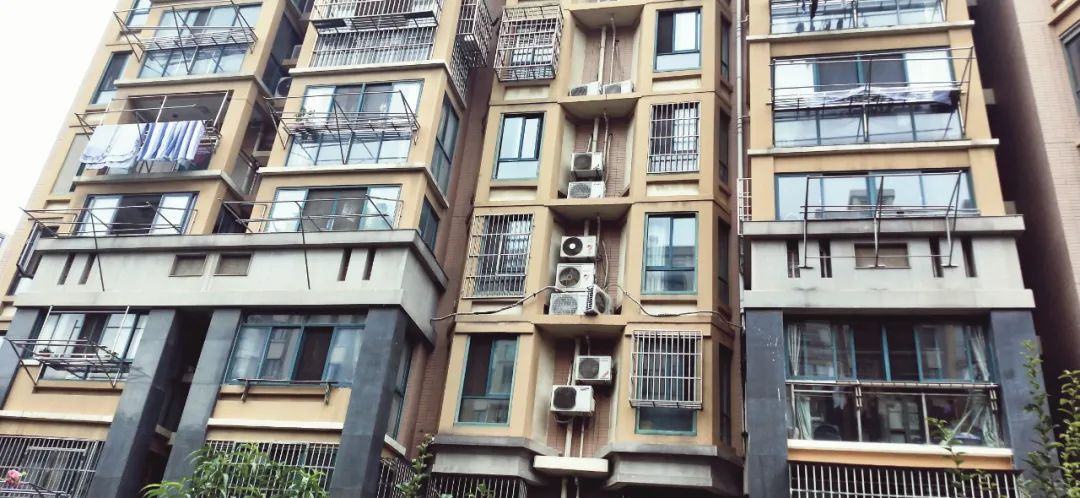 地段很好质量不好的房子,地段好配套全还是现房