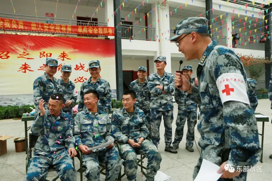 关注｜给力！空军医疗专家把流动诊室开到了雪域边关