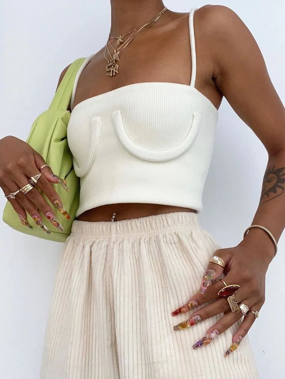 夏天可以穿针织吗,谁说夏季不能穿套装