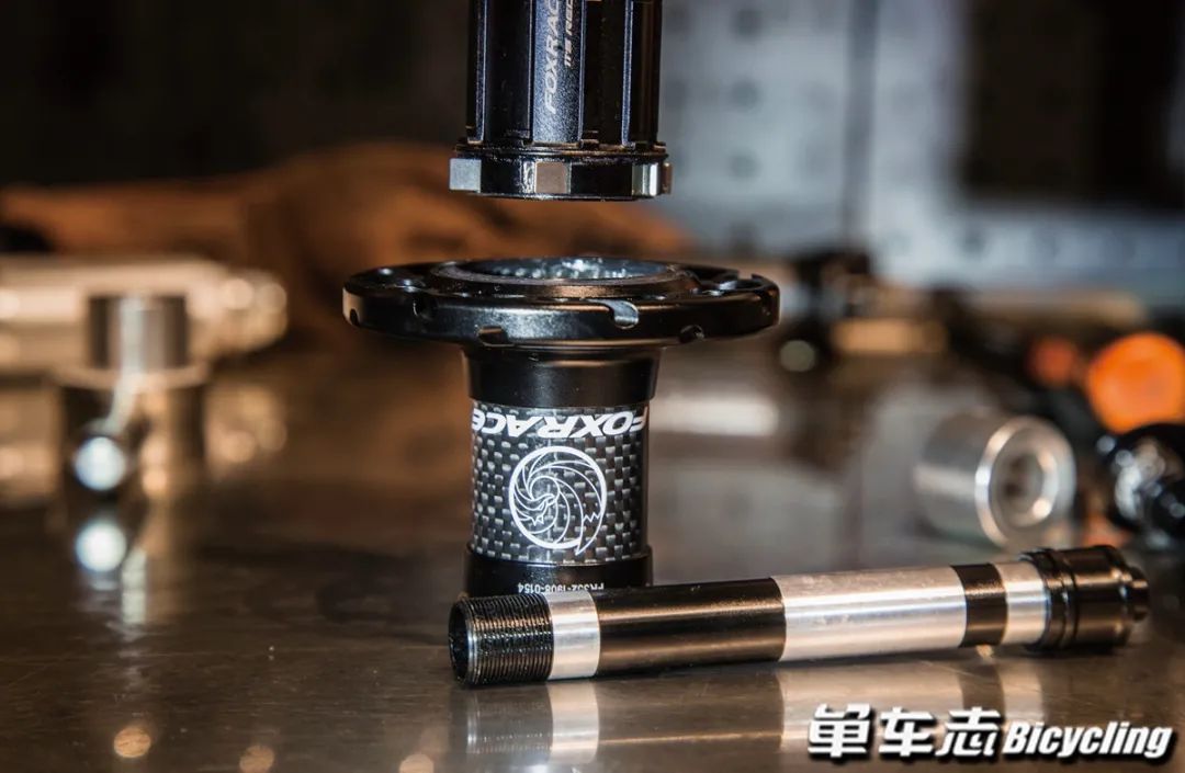 久裕培林花鼓塔基的拆卸保养视频,公路自行车培林花鼓保养