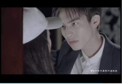 这种男人没结婚早点离开没有好的,男人还不分手留着过年吗