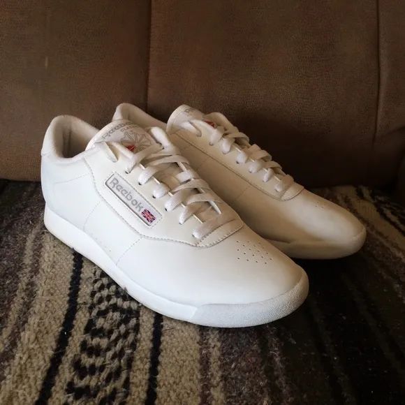 想体验一下碳板跑鞋,袋鼠冷门球鞋