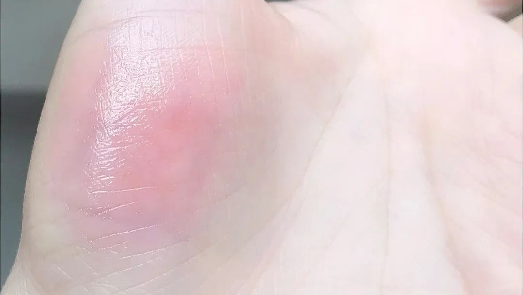 小蜜缇润唇膏滋润,淡化唇纹小蜜罐润唇膏