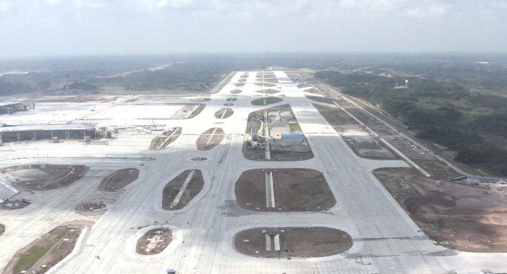 跑道中间的足球场有多大,170平方公里有几个足球场大