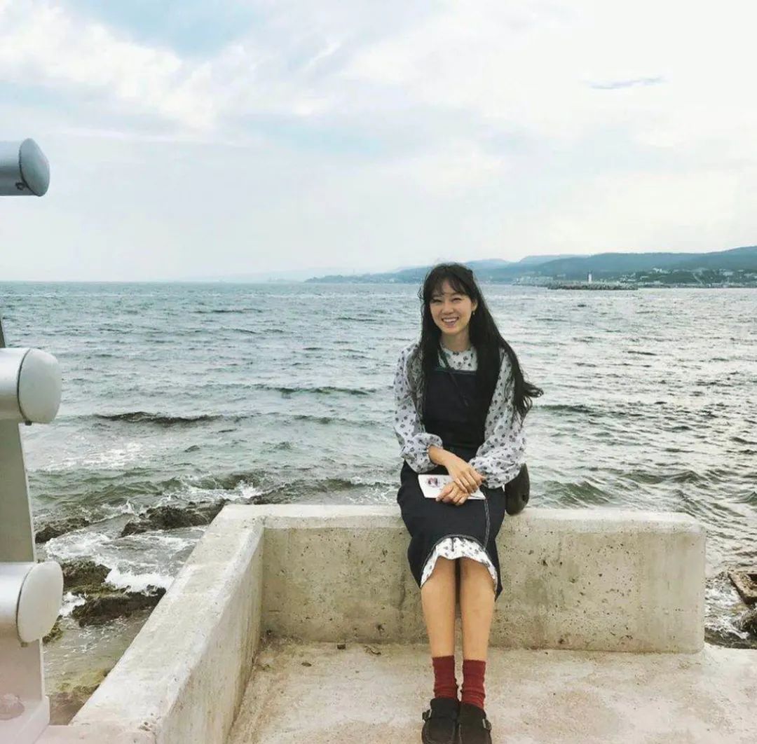 孔孝真二十岁,孔孝真私服穿搭简约时尚又高级