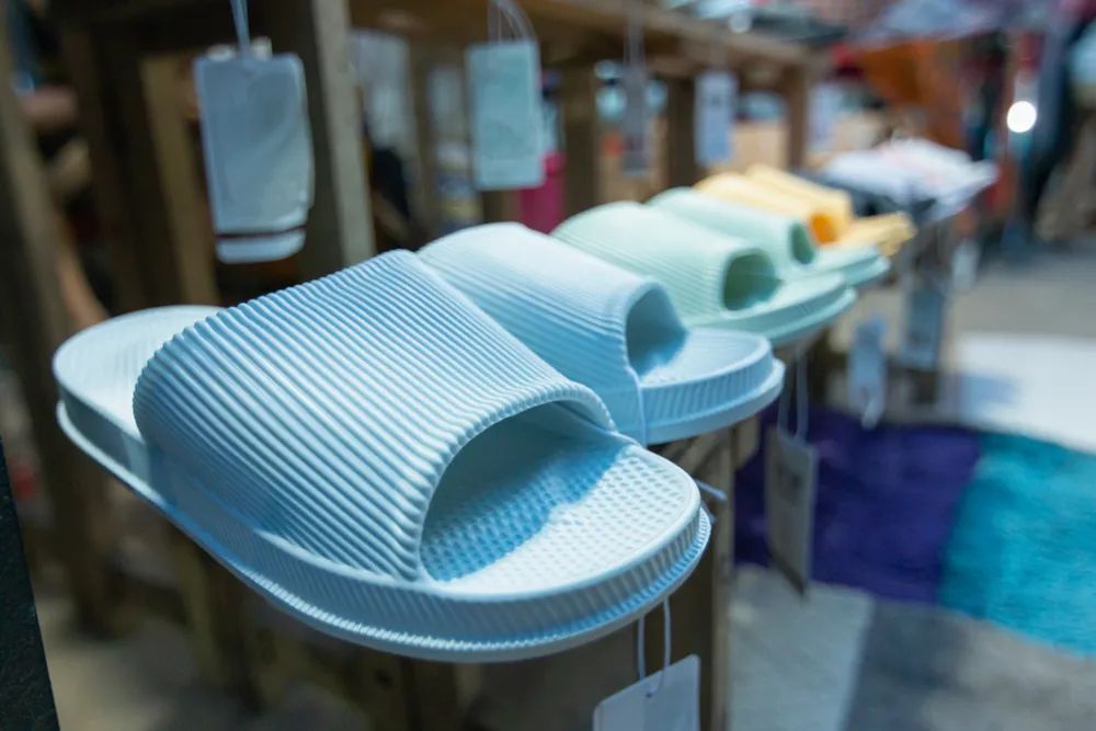 男明星家中滑倒意外身亡,防滑措施怎么做才够安全?