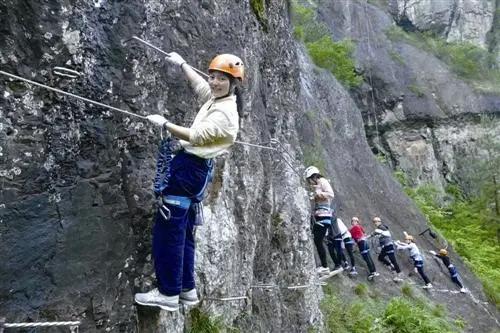 不见不散！今晚7点半，首届体育消费展直播上线