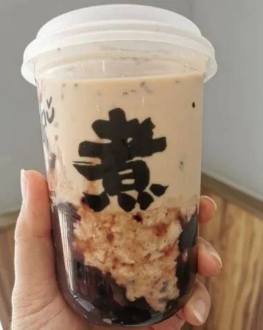 入秋第一杯52块钱的奶茶,奶茶刷爆朋友圈的秋天的第一杯