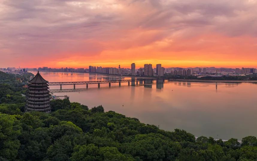 钱塘江大潮为何被称为天下第一潮,钱塘江大潮的回头潮是怎么形成的