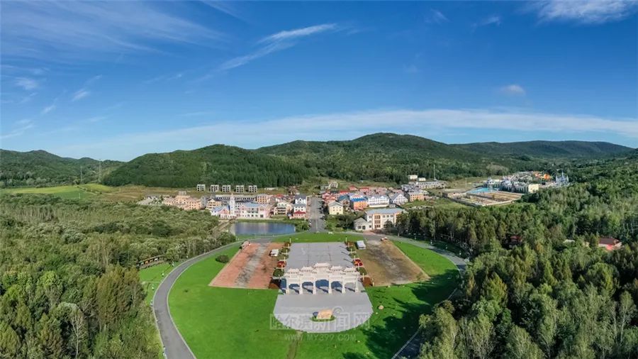 看万山红遍层林尽染全文图片,看万山红遍层林尽染全文朗诵