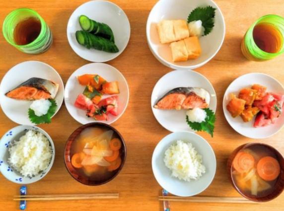 皮肤科嘴唇保湿最好方法,防止唇部干燥脱皮简易方法